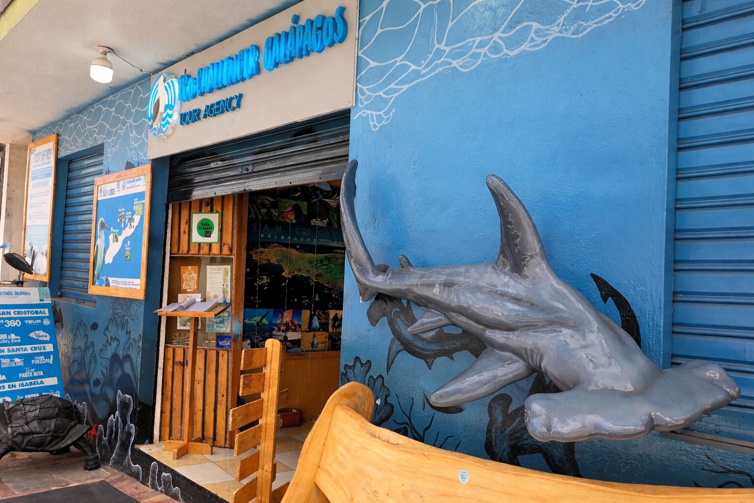 Eco Challenger Galapagos agency storefront